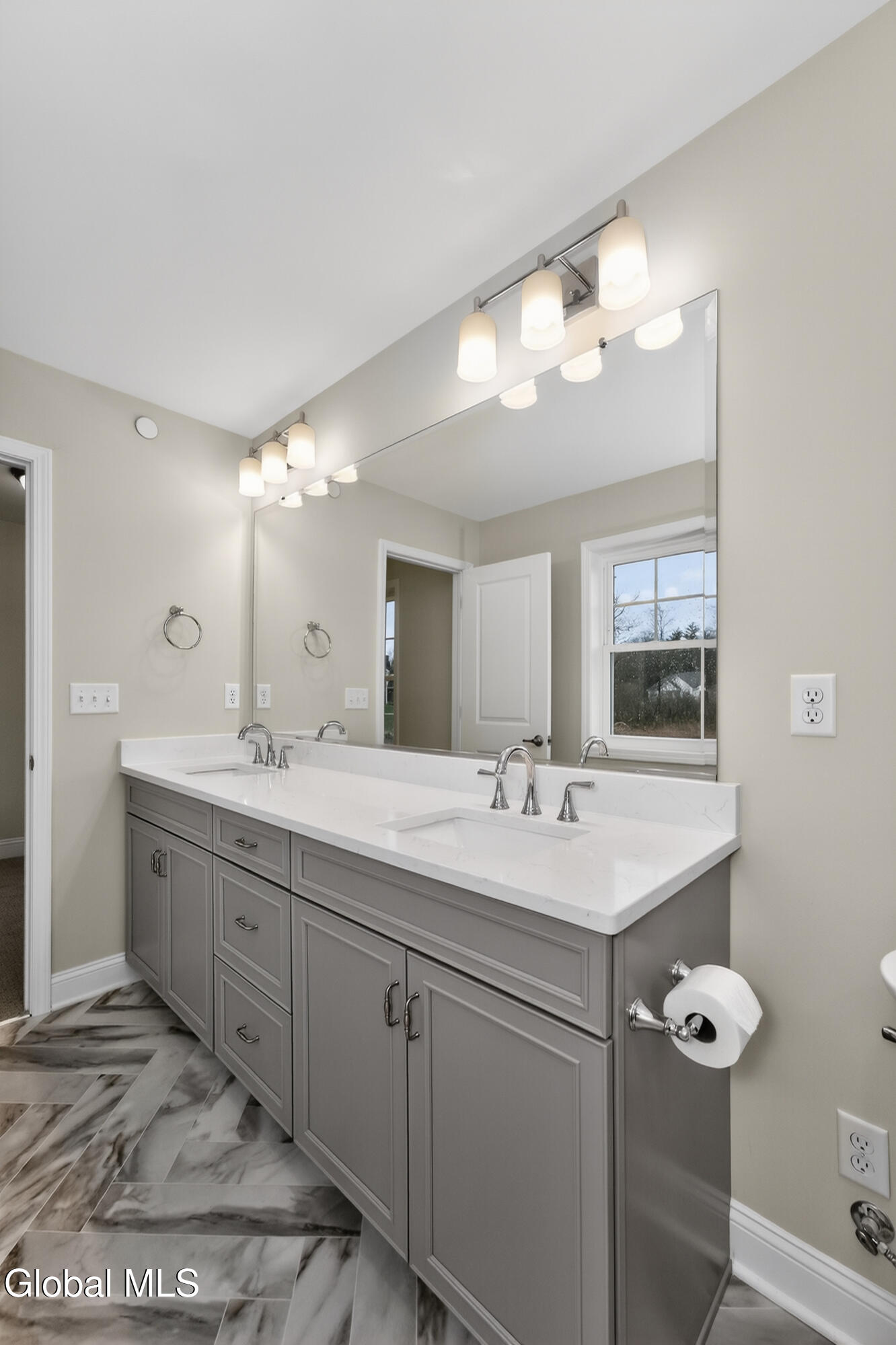 10 Scarlet Street Clifton Park NY 12065