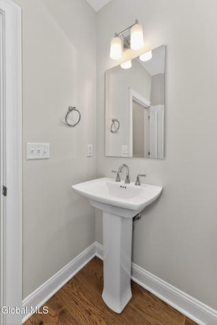 10 Scarlet Street Clifton Park NY 12065