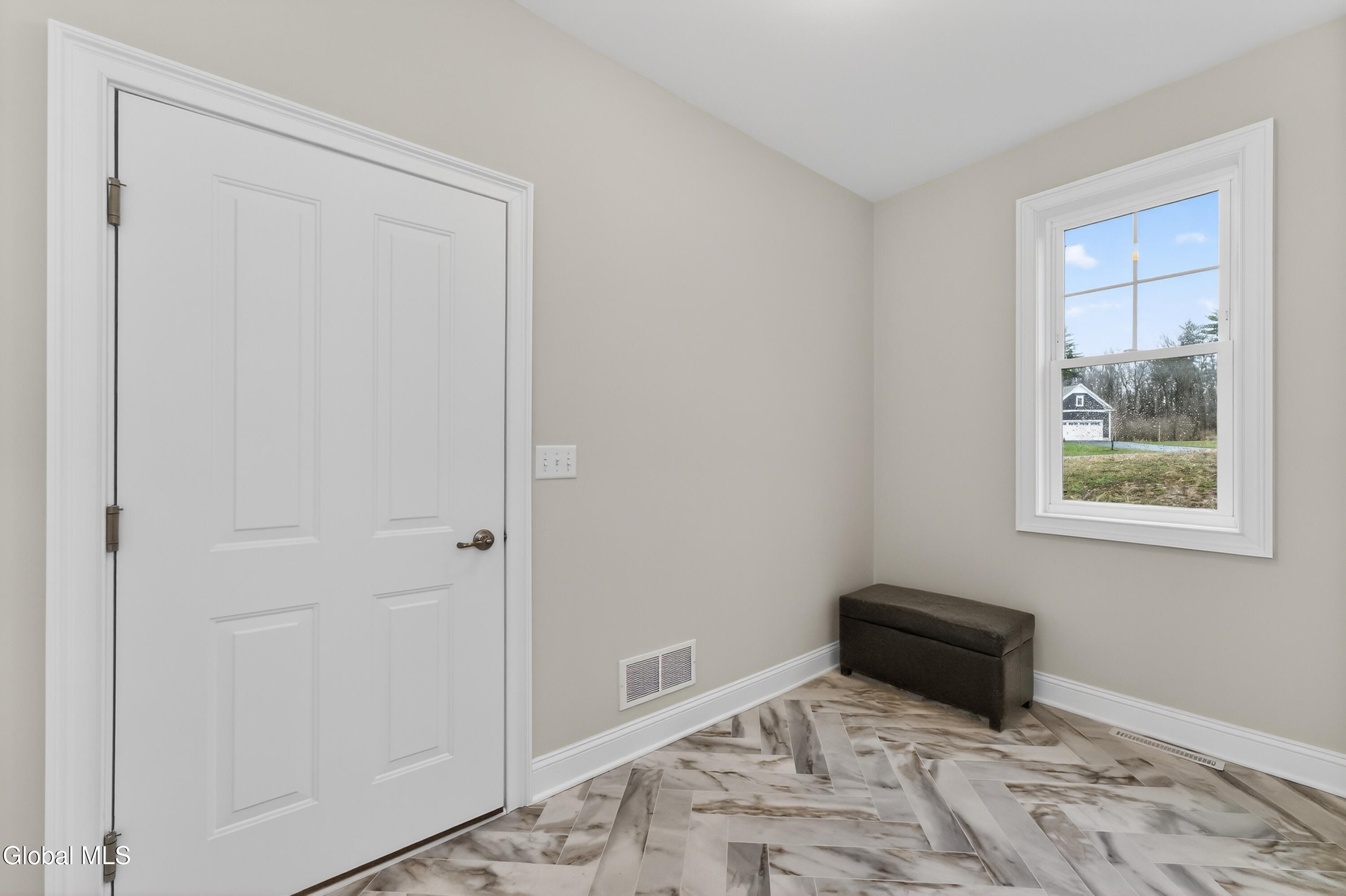 10 Scarlet Street Clifton Park NY 12065