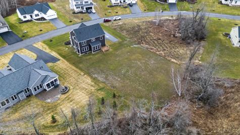 10 Scarlet Street Clifton Park NY 12065