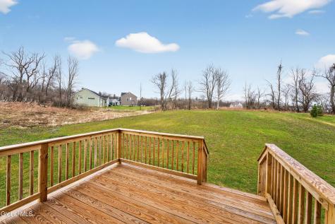 10 Scarlet Street Clifton Park NY 12065