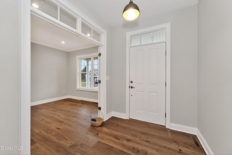 10 Scarlet Street Clifton Park NY 12065