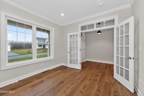 10 Scarlet Street Clifton Park NY 12065