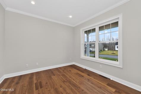 10 Scarlet Street Clifton Park NY 12065