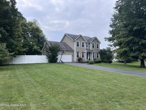 26 Foxglove Way Malta NY 12020