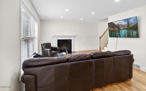 6 Chelsea Court Schaghticoke NY 12182