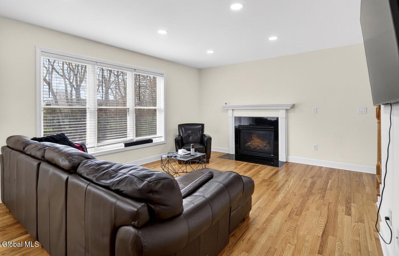 6 Chelsea Court Schaghticoke NY 12182