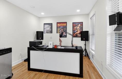 6 Chelsea Court Schaghticoke NY 12182