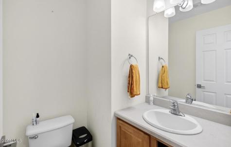6 Chelsea Court Schaghticoke NY 12182