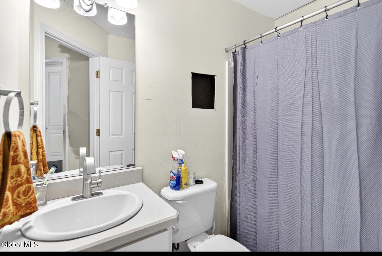 6 Chelsea Court Schaghticoke NY 12182