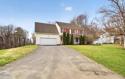 6 Chelsea Court Schaghticoke NY 12182