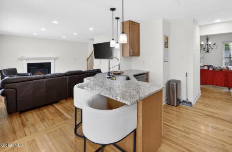 6 Chelsea Court Schaghticoke NY 12182