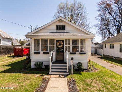 32 Hudson Avenue Colonie NY 12205