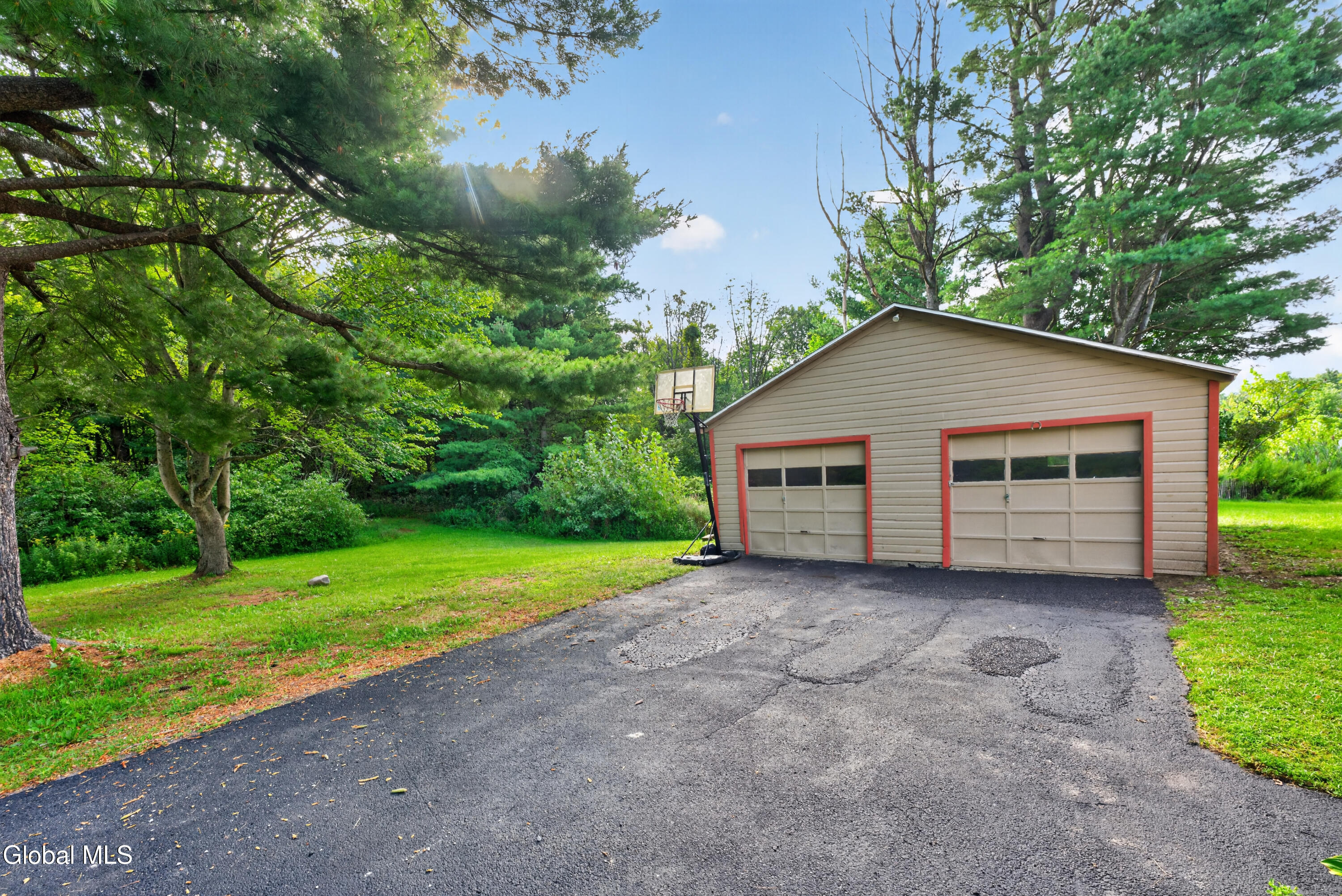 26 Verbraska Avenue Amsterdam NY 12010