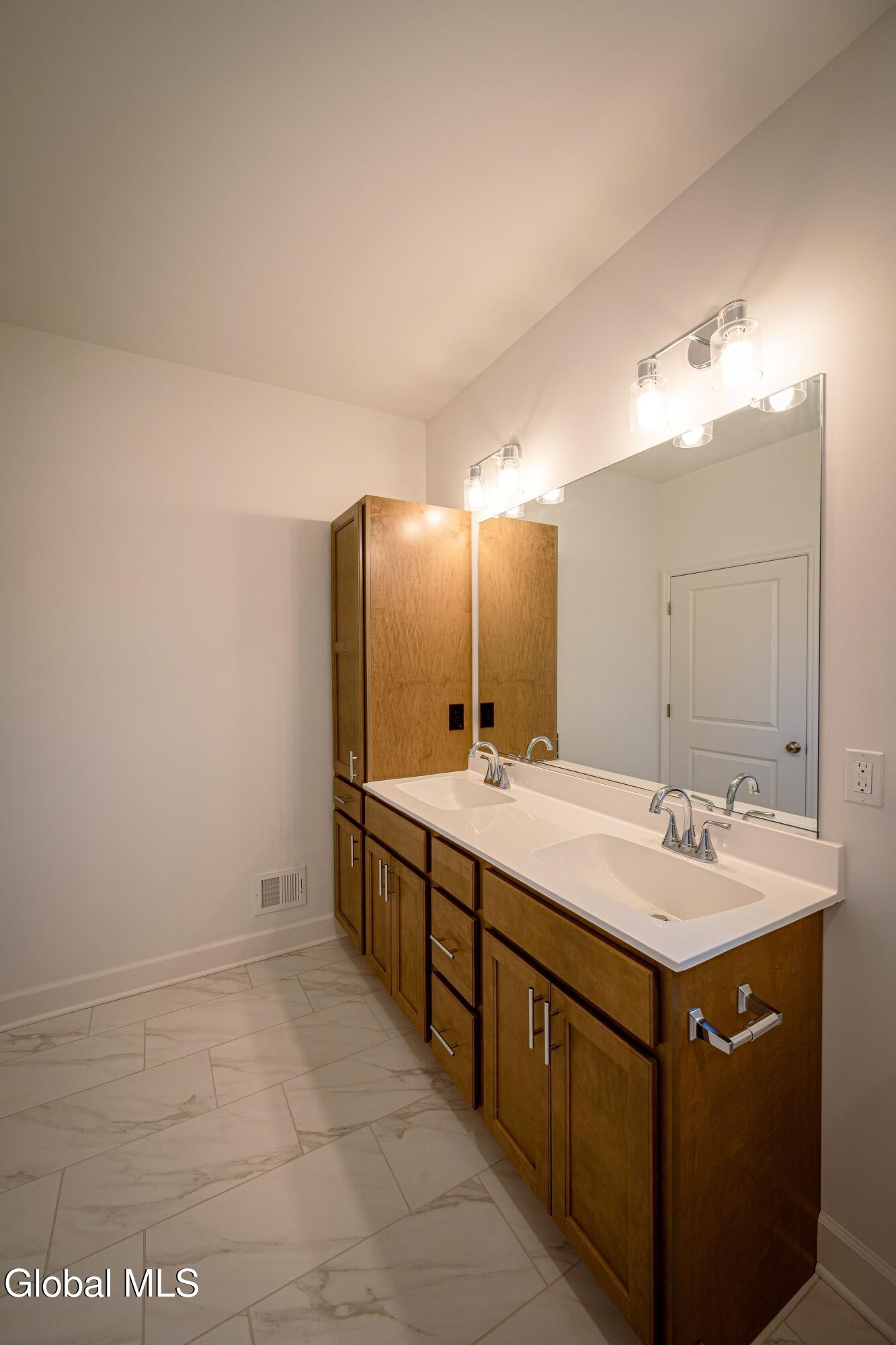 32 Heritage Way Selkirk NY 12158