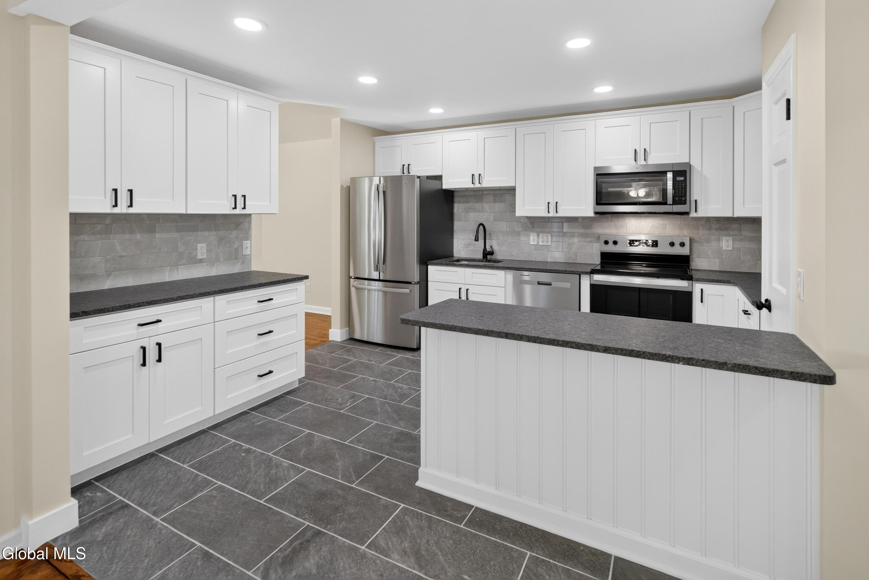 5 Anita Drive Glenville NY 12302