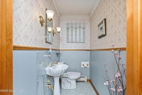 13 Belmont Place Amsterdam NY 12010