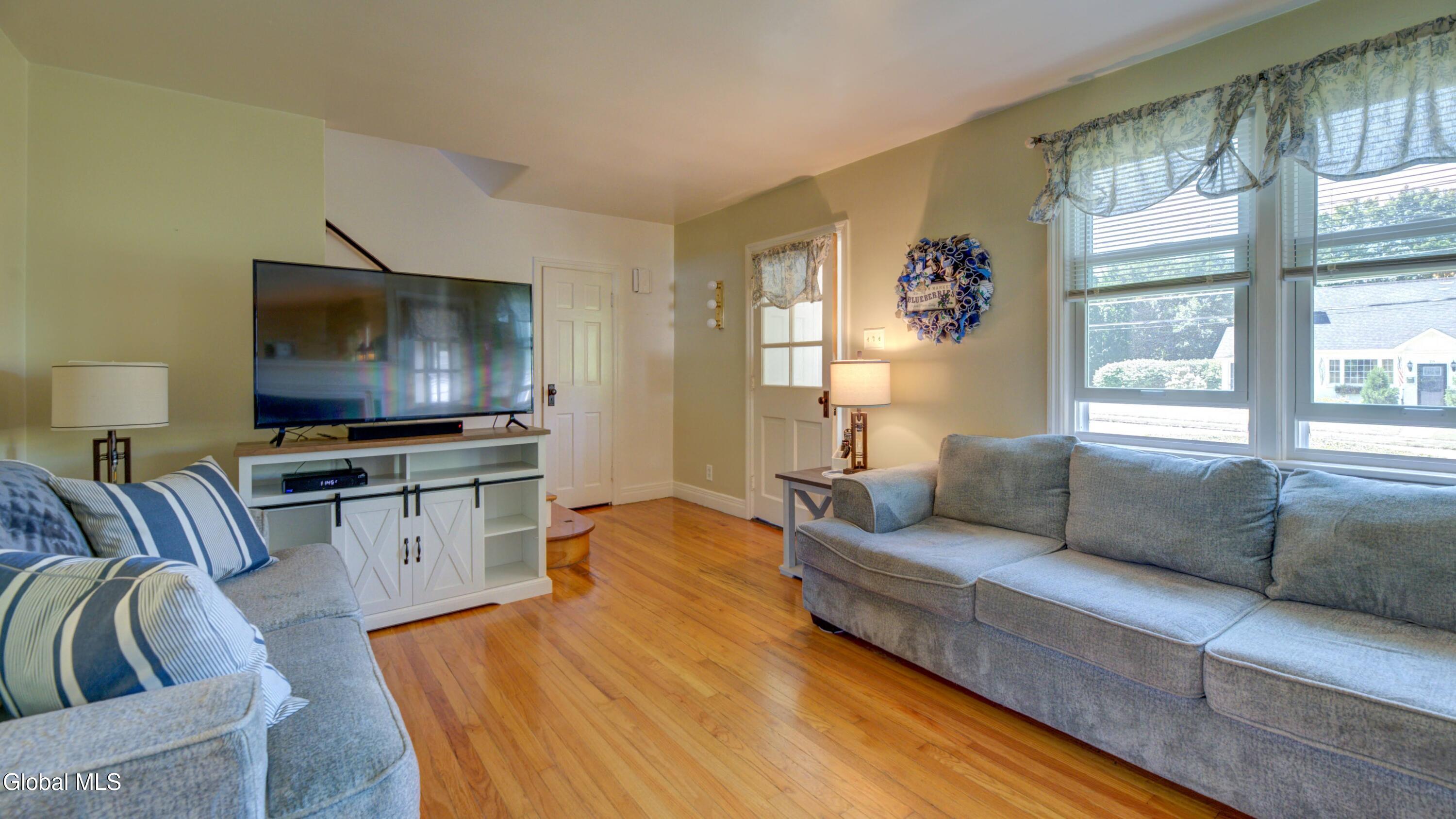 17 Van Dyke Avenue Amsterdam NY 12010