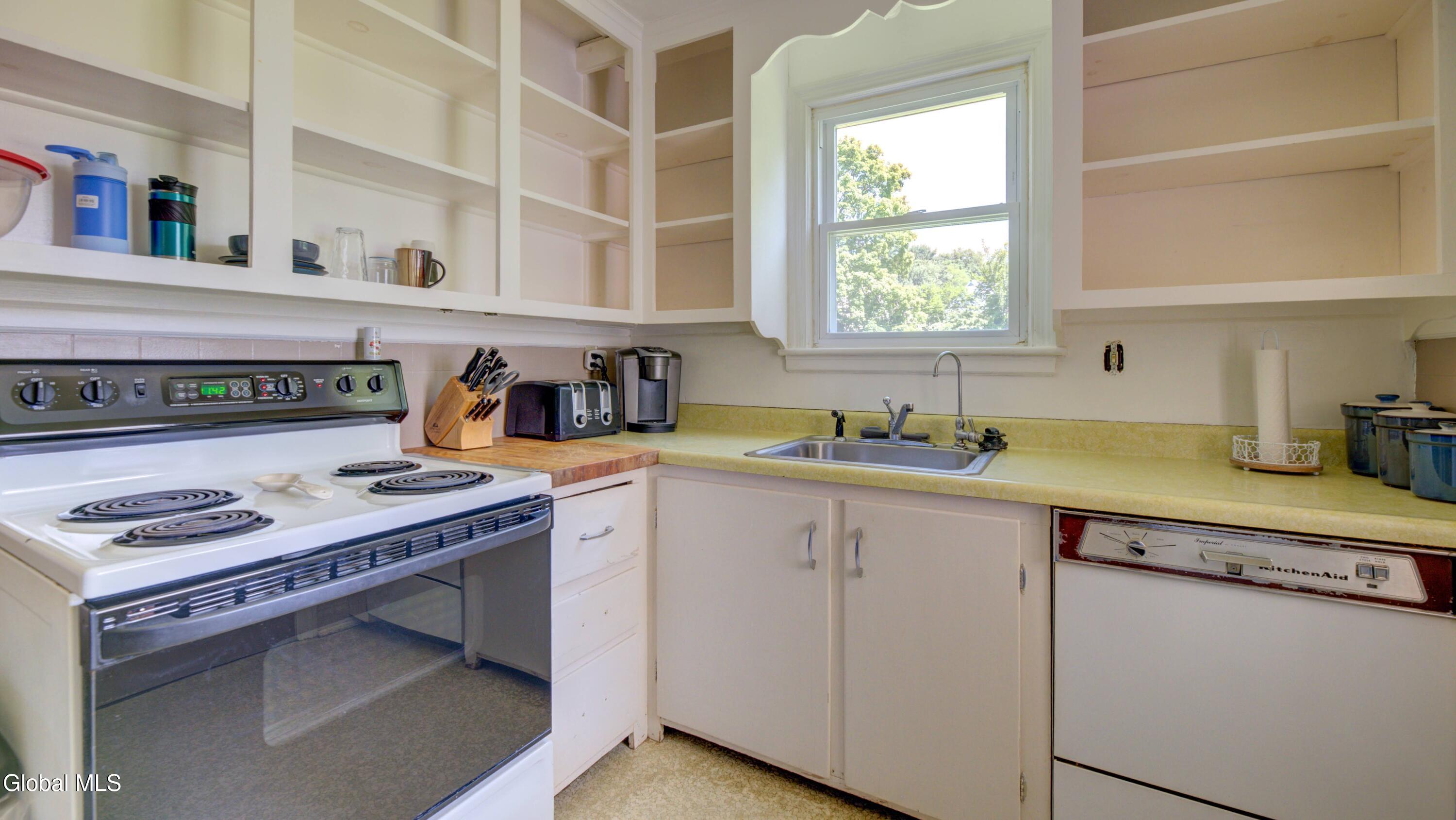 17 Van Dyke Avenue Amsterdam NY 12010