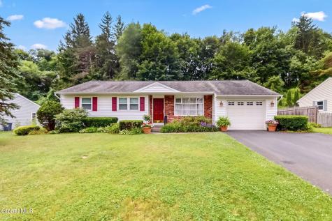 15 Woodside Court Wynantskill NY 12198