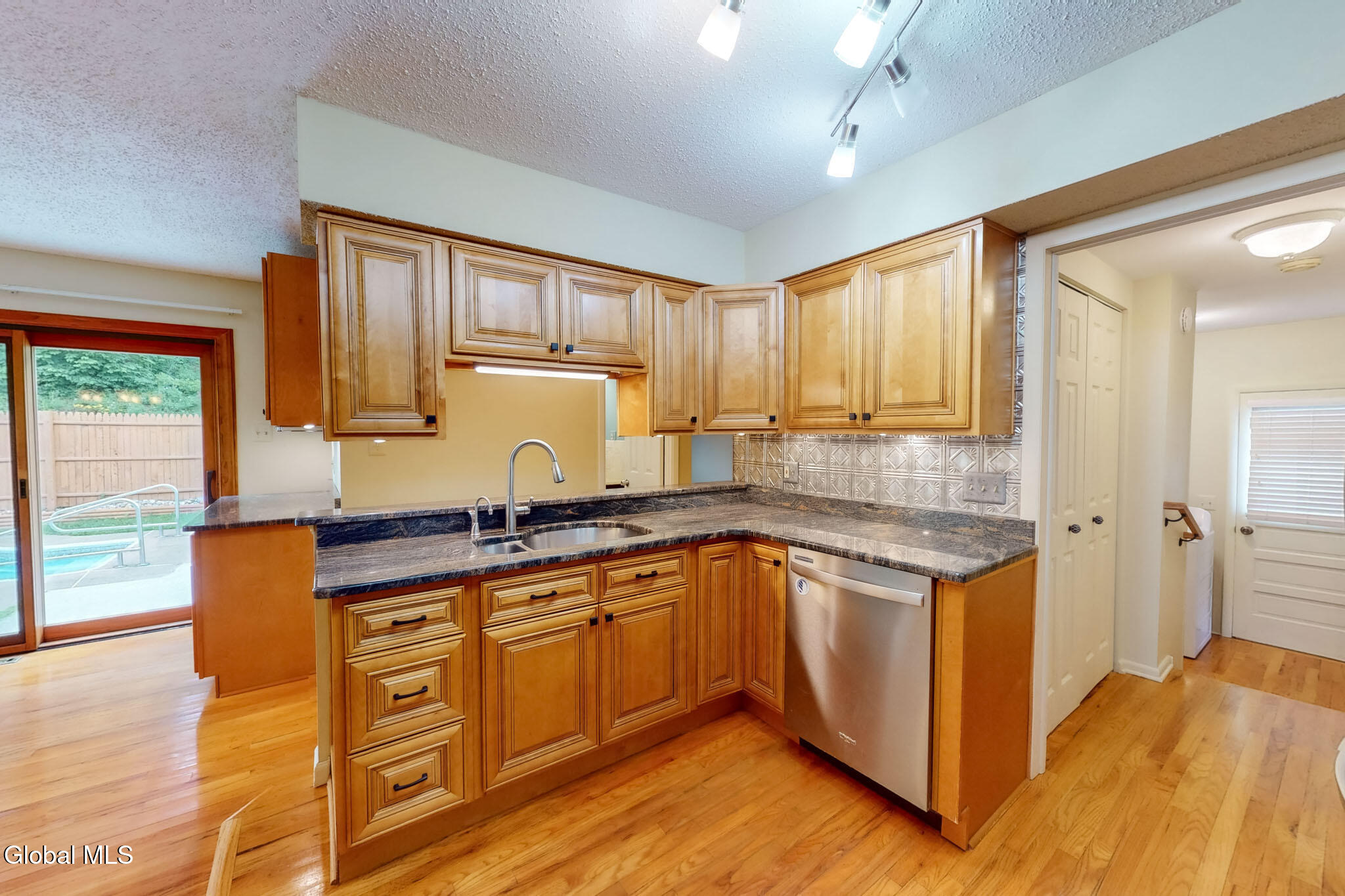 15 Woodside Court Wynantskill NY 12198