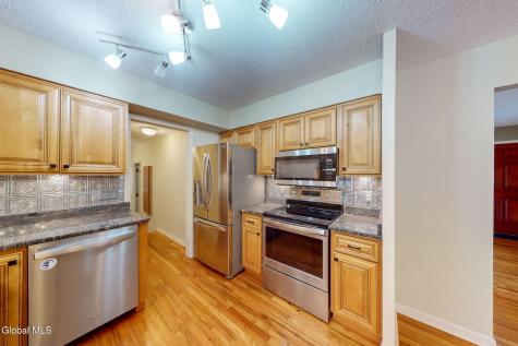 15 Woodside Court Wynantskill NY 12198