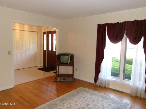 15 Pinecrest Drive Schenectady NY 12309