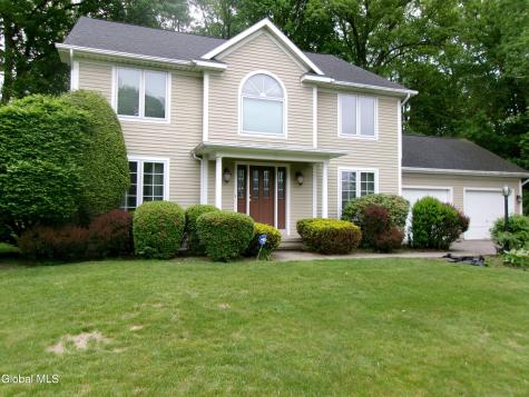 15 Pinecrest Drive Schenectady NY 12309