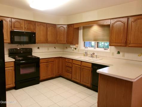 15 Pinecrest Drive Schenectady NY 12309