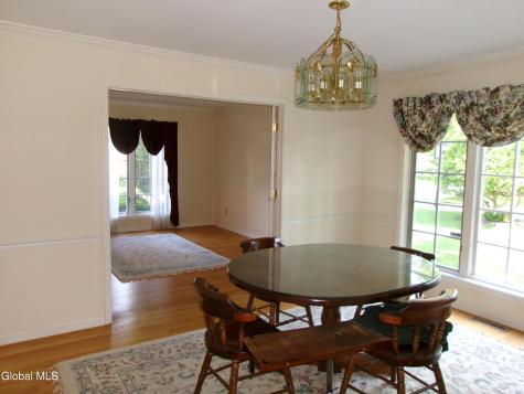 15 Pinecrest Drive Schenectady NY 12309