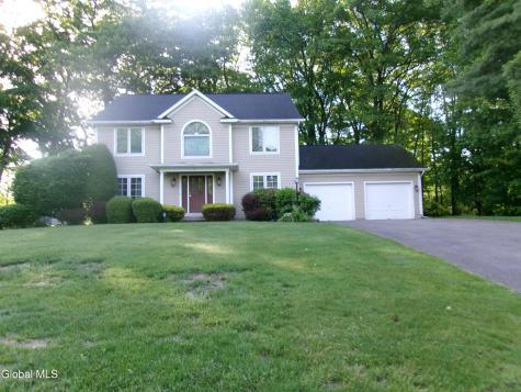 15 Pinecrest Drive Schenectady NY 12309