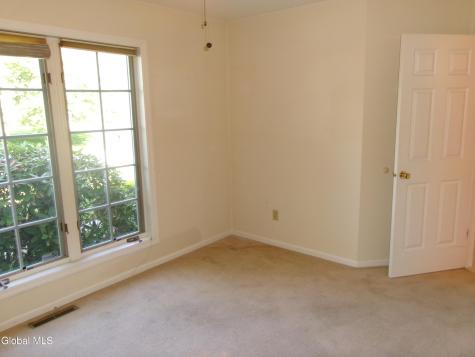 15 Pinecrest Drive Schenectady NY 12309