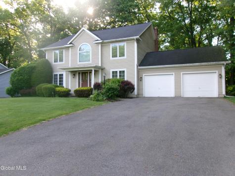 15 Pinecrest Drive Schenectady NY 12309