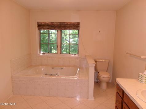 15 Pinecrest Drive Schenectady NY 12309