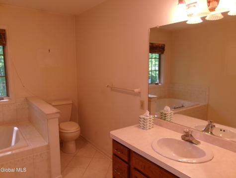 15 Pinecrest Drive Schenectady NY 12309