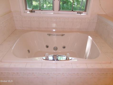 15 Pinecrest Drive Schenectady NY 12309