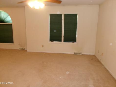 15 Pinecrest Drive Schenectady NY 12309
