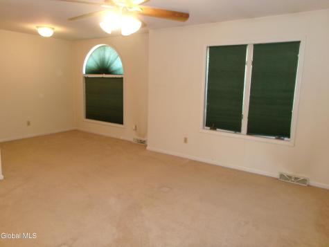 15 Pinecrest Drive Schenectady NY 12309