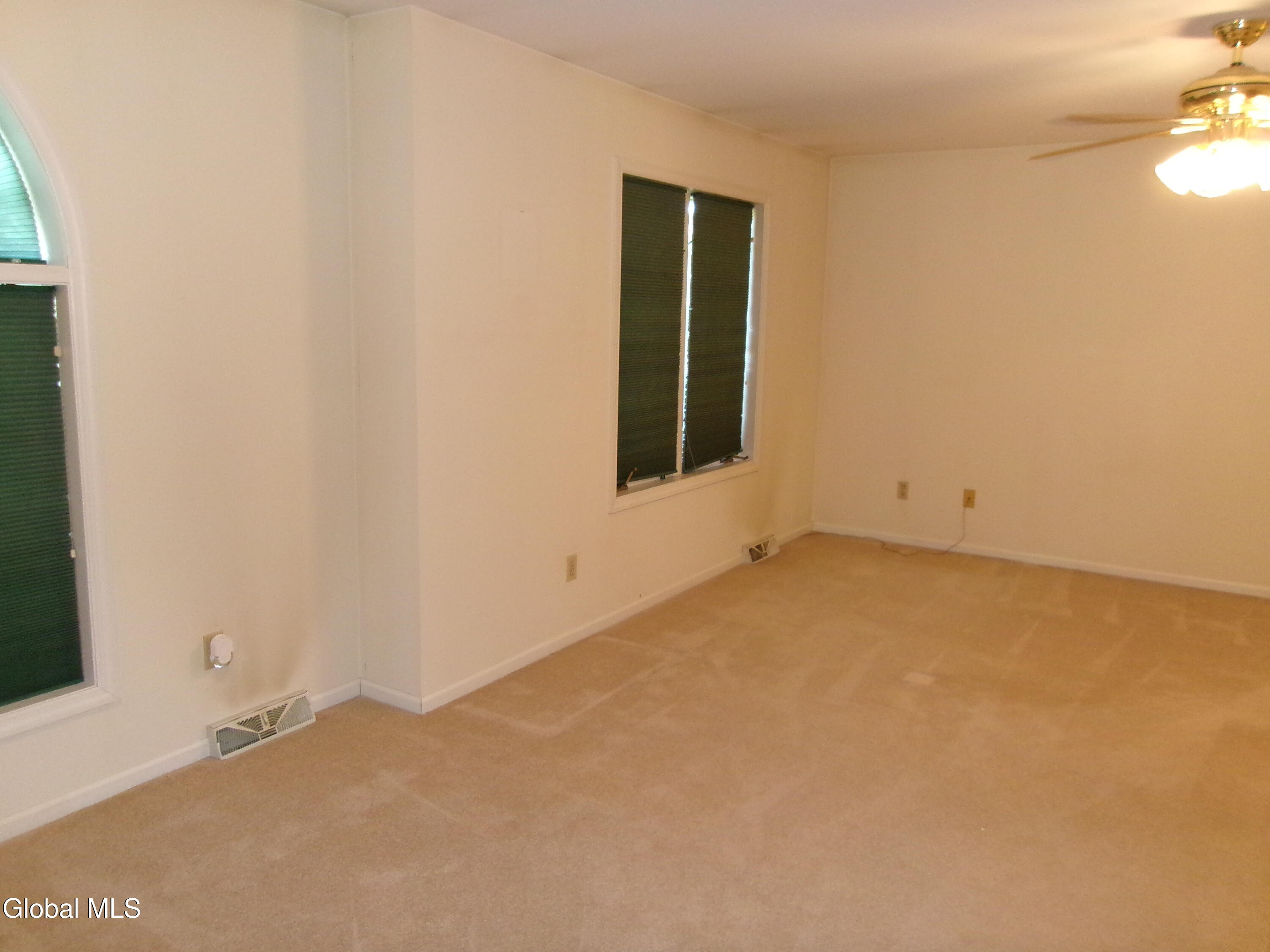 15 Pinecrest Drive Schenectady NY 12309