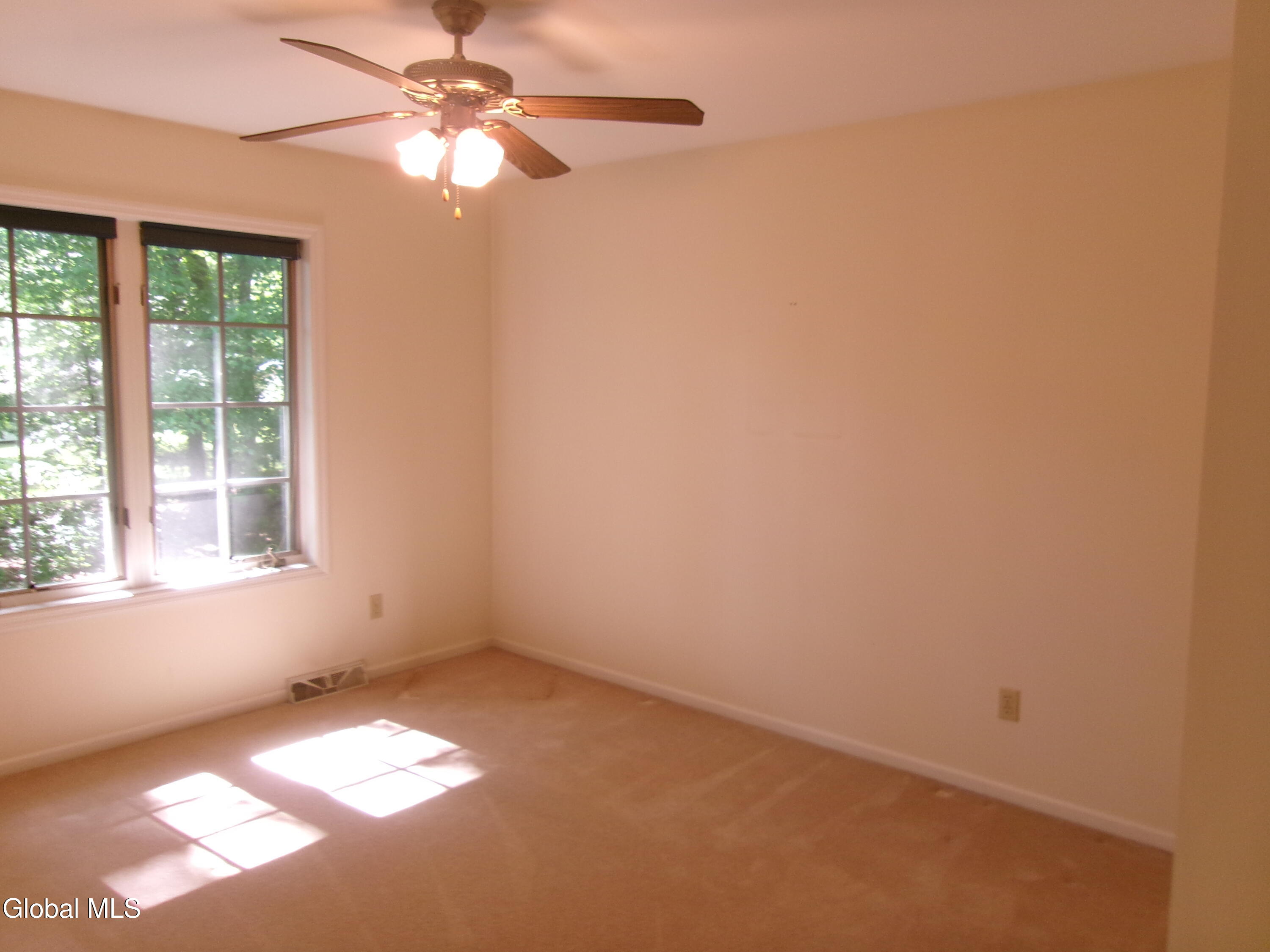 15 Pinecrest Drive Schenectady NY 12309