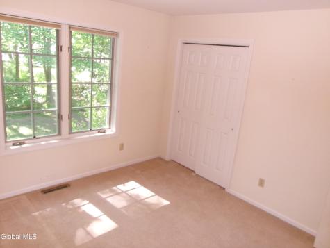 15 Pinecrest Drive Schenectady NY 12309
