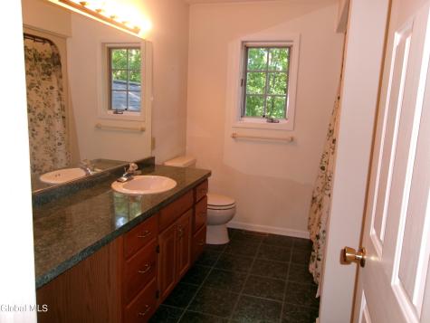 15 Pinecrest Drive Schenectady NY 12309