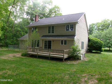 15 Pinecrest Drive Schenectady NY 12309