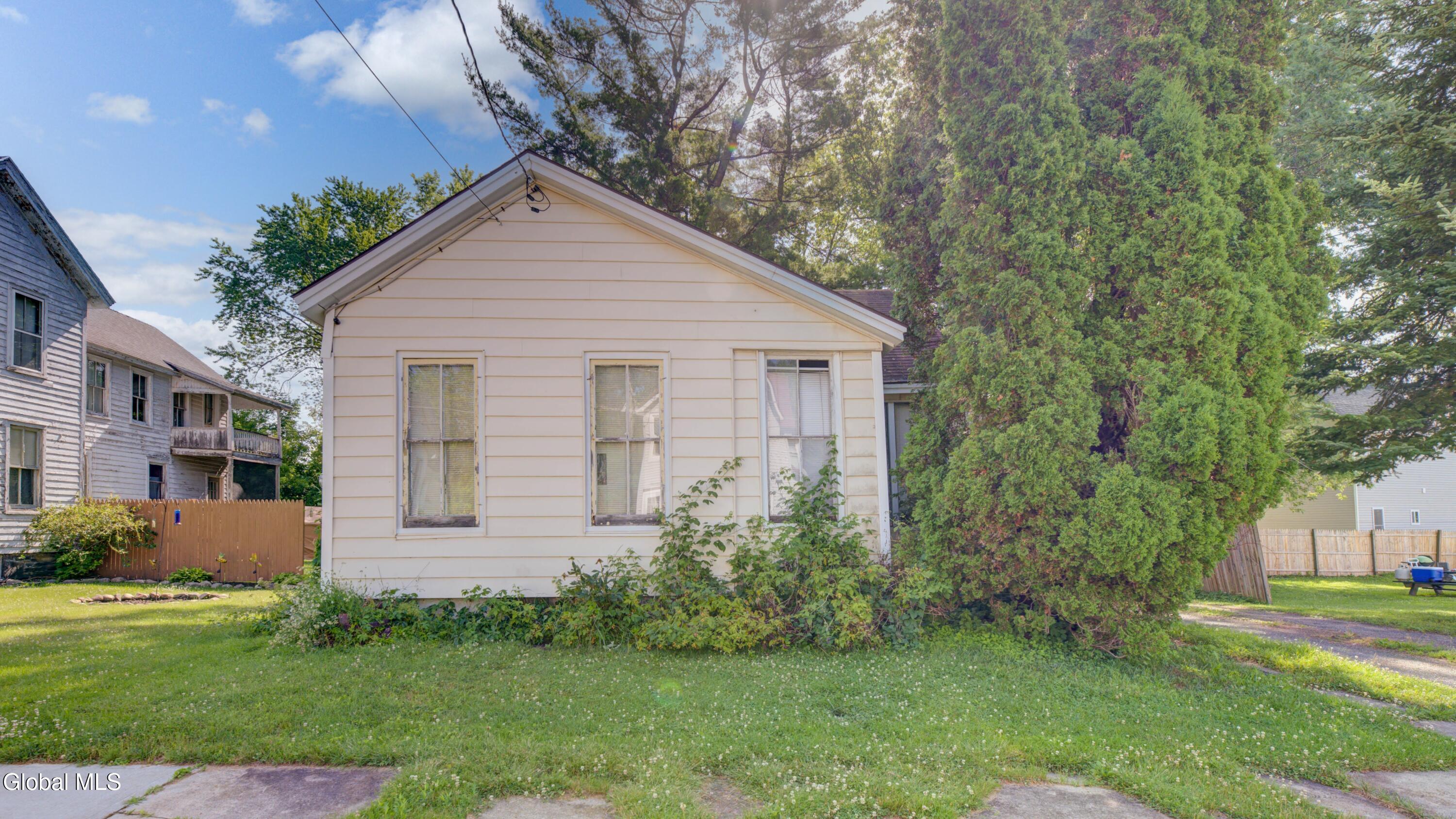 8 Mckinley Place Gloversville NY 12078