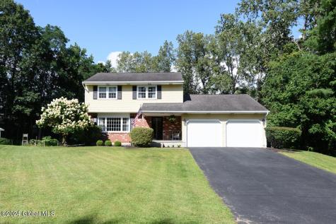 104 Mountainview Court Guilderland NY 12084