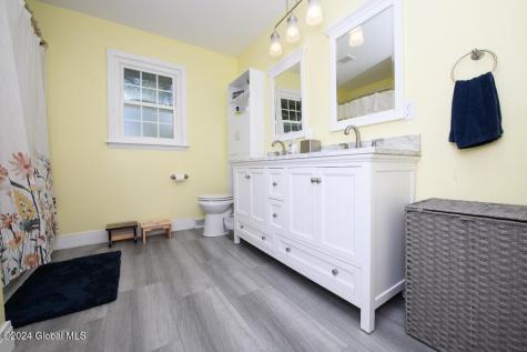 104 Mountainview Court Guilderland NY 12084