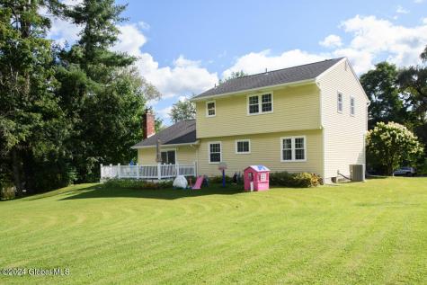 104 Mountainview Court Guilderland NY 12084