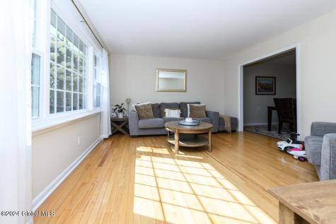 104 Mountainview Court Guilderland NY 12084