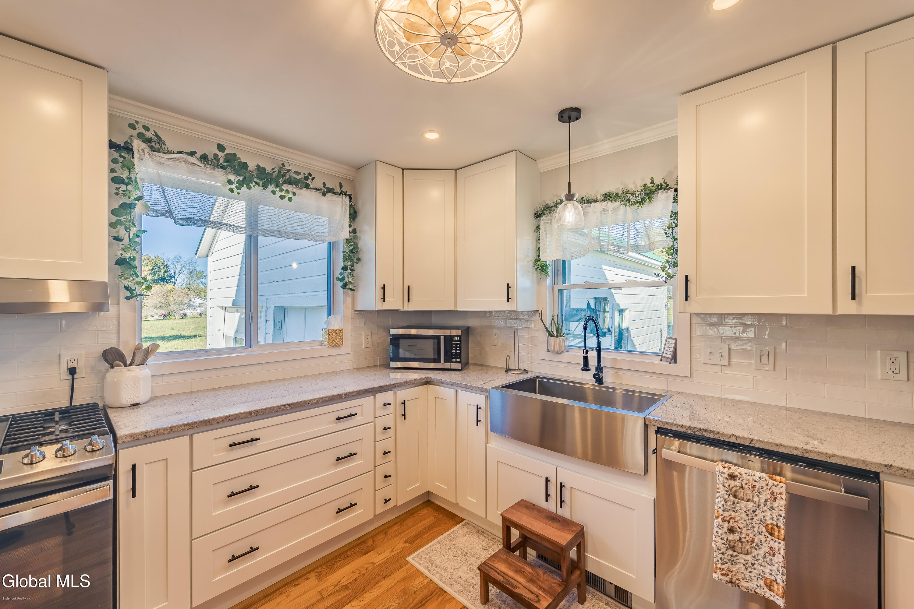 1121 W Galway Road Hagaman NY 12074