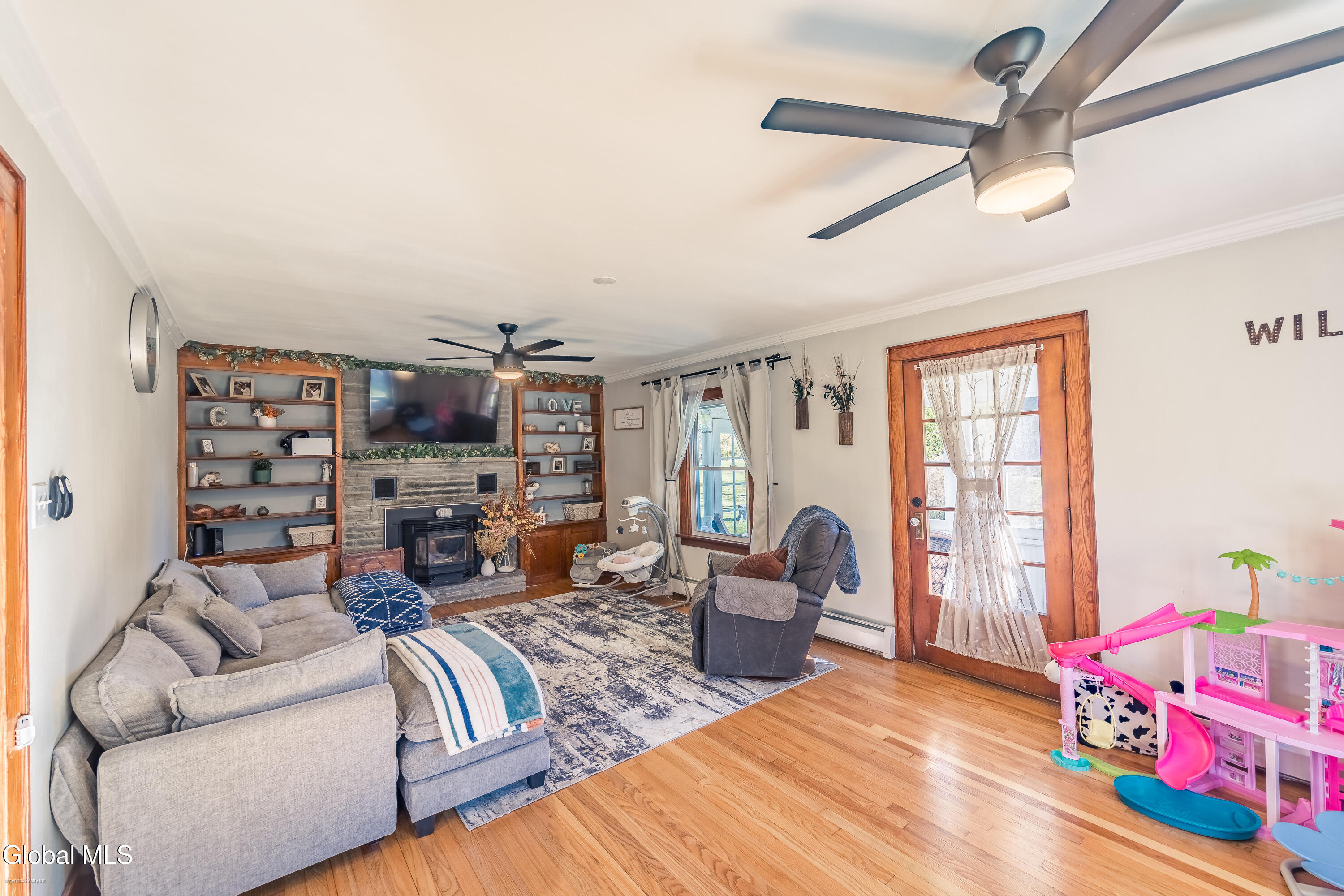 1121 W Galway Road Hagaman NY 12074
